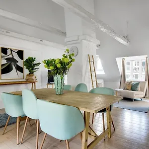 Sanders Main - Endearing Two-bedroom Duplex With A Balcony Next To Magical Nyhavn , Kopenhagen Dänemark